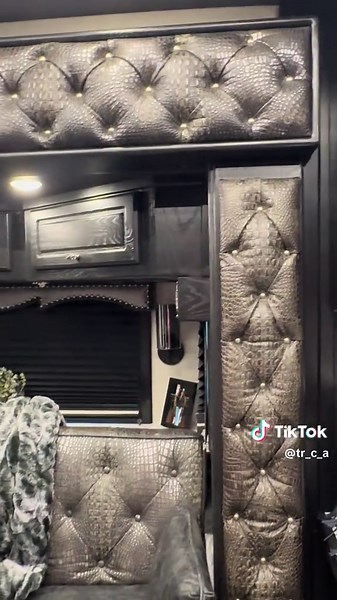 Cimarron Outlaw Conversions NTS Trailer Tour: Living Quarter Features