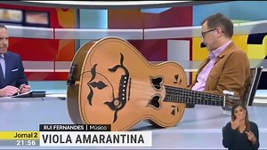 Rui Fernandes, tocador de viola amarantina, e que vai estar amanhã na Igreja da Teixeira, para mais um concerto integrado no ciclo Património (Com)Vida, esteve ontem no Jornal 2 a divulgar a sua arte e a promover a digressão de outono que se inicia precisamente em Baião. Veja aqui a entrevista com Rui Fernandes e conheça melhor este intérprete de viola amarantina. | Município de Baião