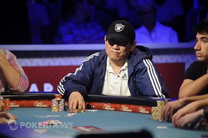 2012 WSOP October Nine: Steve Gee Studying Opponents Before Final Table