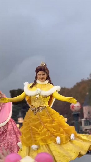 Princesses Belle and Aurora enjoying the show stop on central plaza during Mickeys Dazzling Christmas Parade We can’t wait for the upcoming Princess Holiday Celebrations during the Christmas Season at Disneyland Paris 👸 for guides, vlogs and LIVE streams follow @nikandclare | NikandClare