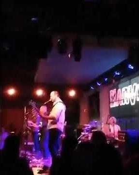 Sweet Dreams - Seven Nation Army (covers) mashup. Extrait live