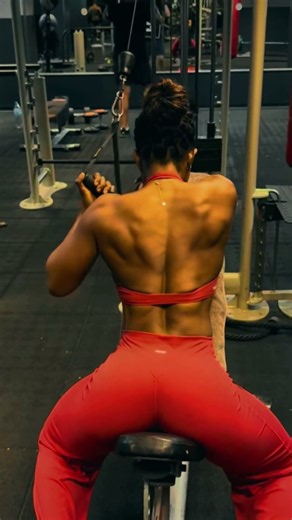 Perfect Single-Arm Pulldown Form 💥 #fitness #workout
