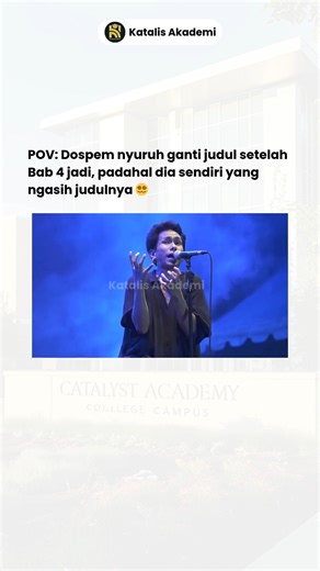 Skripsi, Tesis, Artikel Ilmiah | Konsultan Akademik No. 1 on Instagram: "🎬 POV: Dospem nyuruh ganti judul setelah Bab 4 jadi… padahal dia sendiri yang ngasih judulnya 😵‍💫 📌 Skripsi update: Bab 1 ✅ Bab 2 ✅ Bab 3 ✅ Bab 4 ✅ ➡️ Ganti judul dong ya? 😭 💔 Dulu: “Judul ini udah oke ya, lanjut aja.” Sekarang: “Coba cari topik lain yang lebih fresh.” Gue: jadi 4 bab ini buat dokumentasi kenangan aja? 😭 📂 File: bab4_final_fix_plis_acc.docx 📎 Status: Bingung, patah semangat, pengen pindah planet 💬