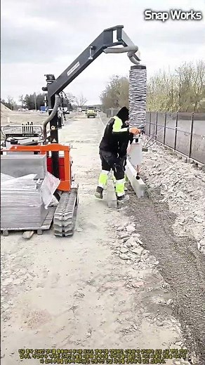 경계석을 오차 없이 설치하는 방법: 첨단 진공 크레인으로 완성하는 고효율 토목 공사 #worker #process #system #efficiency #site
