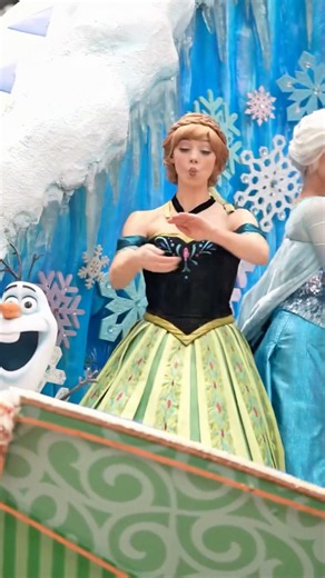 Would you love to see Anna, Elsa, and Olaf bringing smiles to everyone? ❄️👑🏰✨