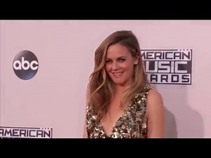 Alicia Silverstone Red Carpet Fashion AMAs 2015