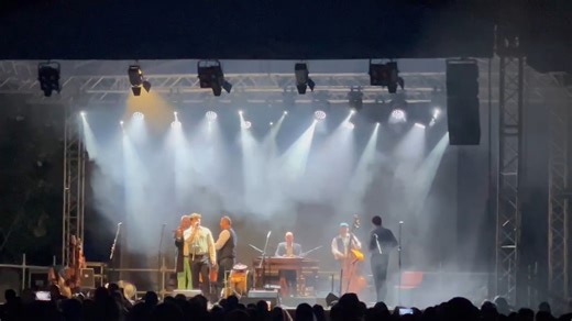 Egy varázslatos este a Csík Zenekarral Parajdon – a zene, ami összeköt! 🎶💖 Te is ott voltál? 📸 Gerzson Irimia | Maszol.ro