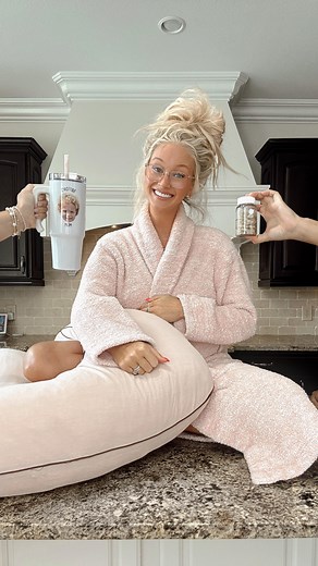 PEYTON BAXTER | you know what they say about motherhood … don’t be afraid to ask for help 🫡🤰🏼 #ritualpartner @ritual Essential Prenatal Vitamins are a... | Instagram