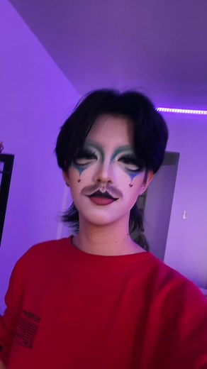 my pipes are making noises i wanna move #bussylicemeister #certifiedtwink #latenight #naturalmakeuplook