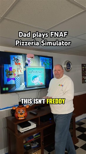 Dad plays FNAF Pizzeria Simulator! 🍕