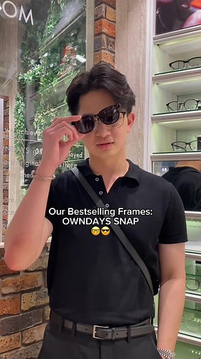 Transform your prescription eyeglasses into stylish sunglasses in just a SNAP! 👓🕶️ Explore our collection of bestselling frames from OWNDAYS SNAP, featuring SNAP LENS with polarised lenses that reduce glare for enhanced comfort, perfect for everyday wear and on-the-go activities. 😎🌞 #OWNDAYSPH #OWNDAYSSNAP #eyeglasses #sunglasses