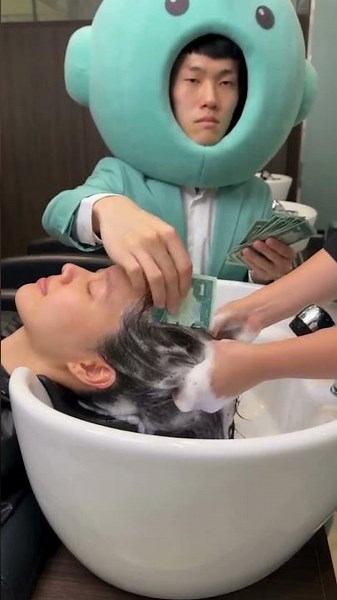 BEEPMAN | Salon | Vertical | 14s