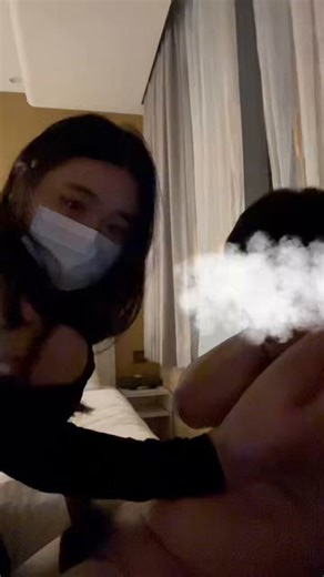在昏暗的房間裡視線被剝奪，只剩下感官被無限放大妳不知道下一步會發生什麼只知道自己已經完全落入多多女王的掌控之中心跳失控、身體不聽使喚在恐懼與期待之間反覆掙扎她不急慢慢地，讓你一點一點沉淪直到連顫抖都變成依賴——你準備好被支配了嗎？#女王 #調教