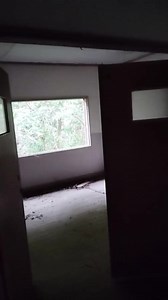 91K views · 735 reactions | Video ini lagi viral di Twitter dan entah kenapa menurut gua ini Real Poltergeist Atau mungkin angin Antara Poltergeist atau Angin, yang pasti bukan setingan. Tapi apapun itu minta maaf dan pergi adalah keputusan yang paling bagus, karena yang harus kita ketahui adalah kita ini gak hidup sendiri di dunia, saling menghargai walaupun gak bisa dilihat. Sc : LLKtEx2RV596326 | Parah Sih Ini | Facebook