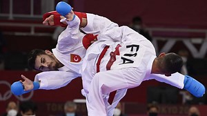 France's Steven Da Costa sweeps Eray Samdan for kumite gold
