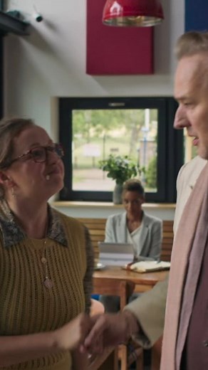 Monika Oschek | 🏕🍿🎞 Heute läuft FAMILIE BUNDSCHUH - WIR MACHEN CAMPING um 20.15 Uhr im @zdf.de Bianca Stratkötter lässt grüßen! Den neuen Teil gibt es... | Instagram