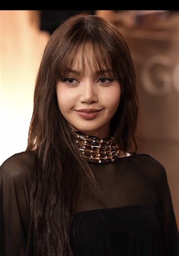 This is going to be iconic 😍 LISA has officially been cast in upcoming romantic-comedy inspired by the legendary film Notting Hill (1999) starring Julia Roberts & Hugh Grant ✨ #LISA #LALISA #BLACKPINK #MTVCeleb