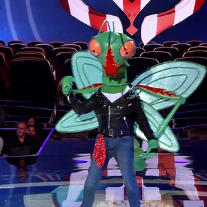 130K views · 2.5K reactions | Mantis made it through the competition last night, thanks to panelist Robin Thicke! 勞 | The Masked Singer | Facebook