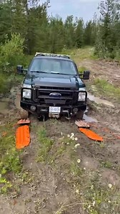 @arc_offroad_training demonstrating how to use MAXTRAX to get out of trouble in stubborn mud 💪 #maxtrax #maxtraxarmy #4x4 #4WD #offroading #overlanding | MAXTRAX