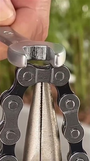 how to remove a chain without using a special key