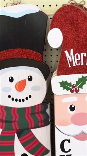 Last Minute Christmas Decorations to Look for at Dollar Tree!