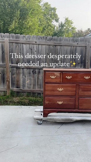 Details HERE👇🏽 These old dressers are a dime a dozen. They have great, solid bones, but they are dated and hard to sell. Paint washing is a great way to update furniture like this. After stripping the dark finish, I sanded, then did a paint wash (diluting paint with water, brushing it on and wiping it off) then a stain wash (same concept) to add a little dimension. You can still see the gorgeous wood grain in a lighter, more modern color. PROCESS 1. Strip old finish then use 0000 steel wool 2.