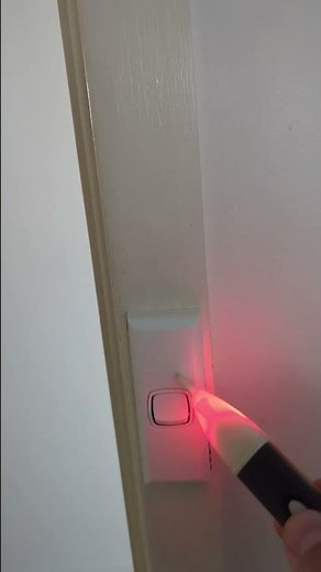 QUICK AND EASY WAY TO USE THE AC VOLTAGE DETECTOR