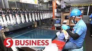 23K views · 148 reactions | Top Glove’s managing director Datuk Lee Kim Meow told CNBC on Monday (Sept 20) that the company had a good run last year when the Covid-19 pandemic emerged, and they have contributed in helping many frontliners across the world via their gloves supply. WATCH MORE: https://thestartv.com/c/news SUBSCRIBE: https://cutt.ly/TheStar LIKE: https://fb.com/TheStarOnline | The Star | Facebook