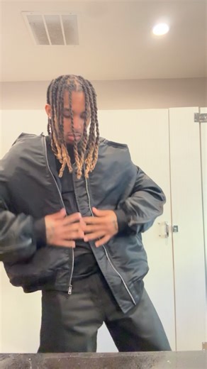 DDG on Instagram: "7 million on spotify, 6 million on apple music, 3 million on YouTube, billboard hot 100 next week 💕💕💕 make a reel so i can repost it #pinkdreads"