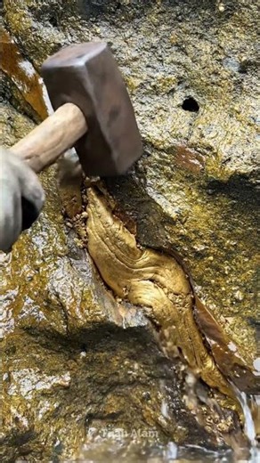 Hidden Gold Vein Beneath Solid Rock 🔨✨ | Breaking Stone to Reveal Pure Gold — ASMR Satisfying