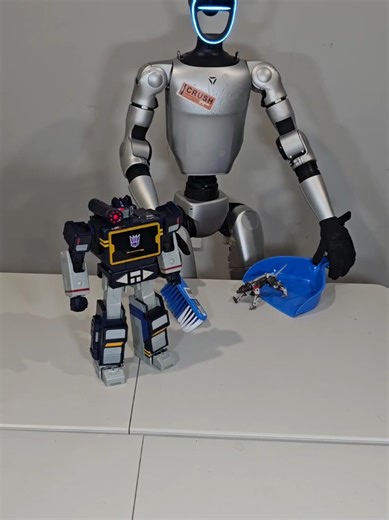 Unitree G1 vs Soundwave!! 🤖 #transformers #unitree