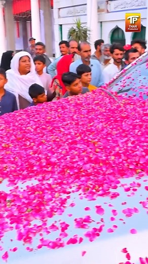 💃 "Main sakhiyan de dar chali aan..." Sohni awaaz, desi mehkaat te dildaar jazbaat 🎶 Lok virsa te khushiyan da eh geet dil nu chhoo jaanda ae 💫 👉 Like & Share karo je tainu vi eh desi sur pasand aaye ❤️ #MainSakhiyanDeDarChaliAan #TharProduction | Thar Production