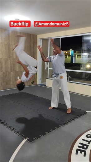 Practicing the backflip #shorts #capoeira #backflip