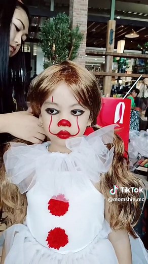 Pennywise Girl DIY Costume Ideas for Halloween