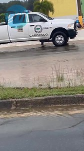 Personal de emergencias asistiendo a personas atrapadas en inundación de la carr. 100 en Cabo Rojo 3:36 pm enviado por Emily Fraticelli. | Deborah Martorell