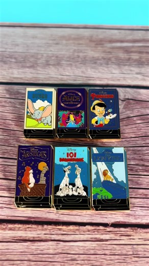 Aaaand the full set of VHS pins! They look so good 😊 #loungefly #blindbox #unboxing #pinunboxing #collection @Loungefly @LoungeflyEurope @getreadycomics