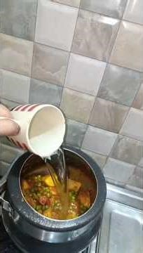 cooker me bnaye jhatpat mater aloo ki sabji