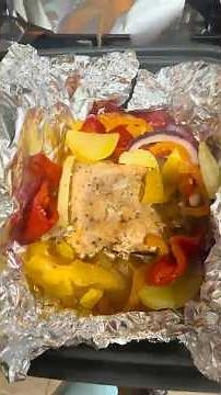 Easy Salmon Foil Packets with Potatoes, Bell Peppers & Onions | Healthy 30-Minute Dinner