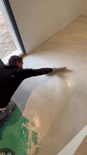 Transformez vos sols avec le Béton Ciré / Microciment Vous voulez un sol moderne, élégant et ultra résistant ? Le Béton Ciré / Microciment est la solution idéale pour donner un style contemporain et haut de gamme à votre espace. ✔ Sans joints – surface lisse et continue ✔ Résistant à l’usure et aux chocs ✔ Imperméable – idéal pour salles de bains et cuisines ✔ Facile à entretenir ✔ Adapté aux maisons, bureaux, commerces et showrooms Son rendu minimaliste effet béton apporte une touche architectu