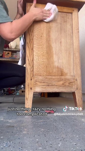 Bleaching your projects is so easy! Here are 3 ways to bleach your wooden projects to tone down stains and colors👇🏼👇🏼👇🏼 1. Household bleach: a good starting place, not extremely potent. Really good at removing stains and dyes. Works really well when put in sunlight. Use as many layers as you’d like. 2. Oxalic acid: this works really well for removing those stains and taking your wood to its natural color. However, it may not completely “bleach” your wood. So if you’re looking to really str