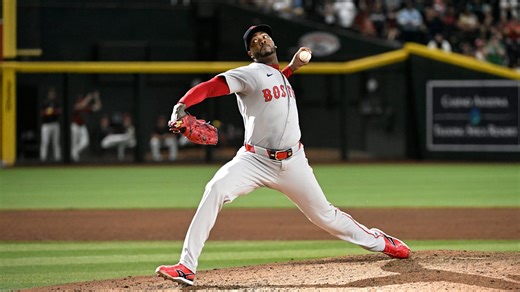 Crazy Aroldis Chapman inning helps him inch toward baseball history