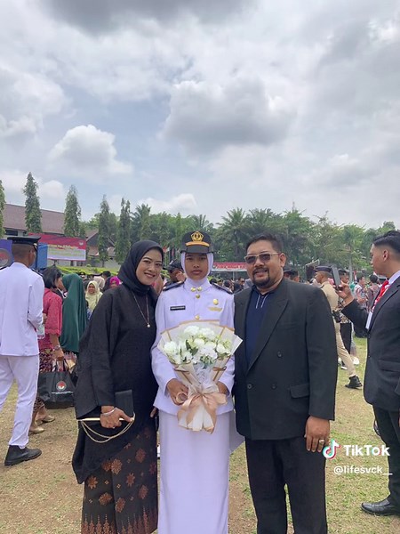she did it!! kaka jadi lebih baik dari bunda dan ayah! kaka berhasil! terimakasih ya kak 🫶🏻 bangga sekali, impian masa kecilmu sudah terwujud juga #ipdnjatinangor #ipdn2024 #prajaipdn #ipdn