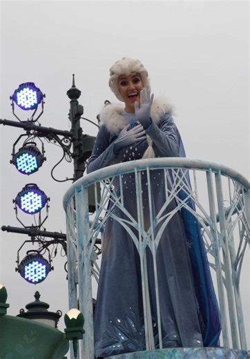 Explore Frozen Fun at Shanghai Disneyland with Anna & Elsa