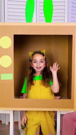 📺🌺TV BROKEN? She Made One from CARDBOARD! 😲✨ #shorts #kids