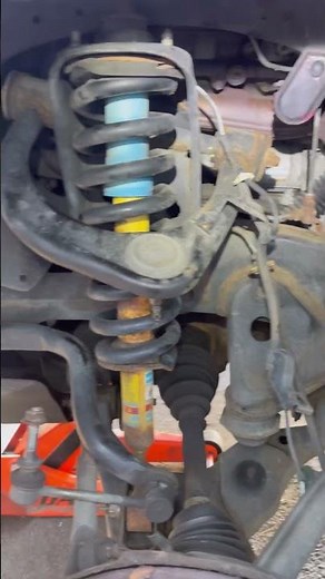 Tacoma Struts #fyp #viral #mechanic #mechaniclife #mobilemechanic #toyotacars #suspension