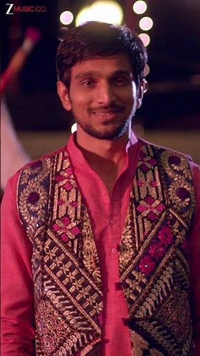 #GoriRadhaNeKadoKaan #PratikGandhi #KirtidanGadhvi #WrongSideRaju #GarbaSong #Shorts
