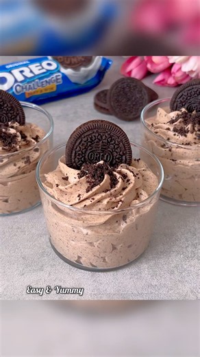 Super easy 4 Ingredient No Bake Oreo dessert cups!