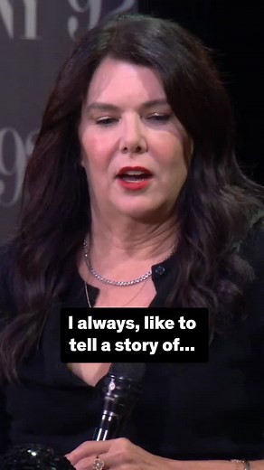 🍂 Pumpkin spice is back, fall is here… which means it’s Gilmore girls rewatch season. The perfect excuse to share this gem from our archives: Emily Bishop with her memoir The Third Gilmore Girl — joined by surprise moderator, Lauren Graham. 💜 Drop us an emoji if you were at 92NY that night or tuning in online from around the world. Our neighbors still talk about the joyful screams that echoed from the Y when it all happened. In the words of the fans, these clips are the gift that keeps on givi