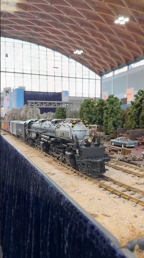 „Die faszinierende Welt des Modellbau-Eisenbahns: Kleine Züge, große Leidenschaft!“