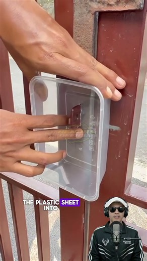 Prevent rust on the fence padlock with plastic padlocks